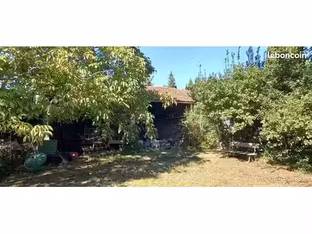 terrain constructible avec hangar