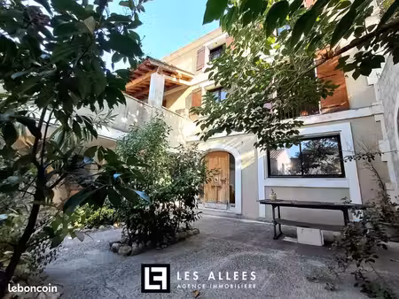 maison 7 pièces 207 m²