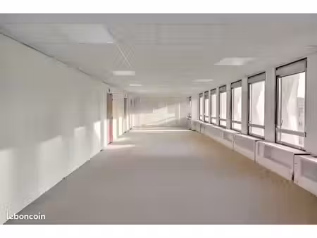 bureaux 3 240 m²