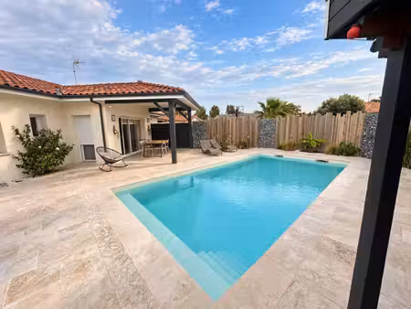 maison contemporaine avec piscine à pomarez