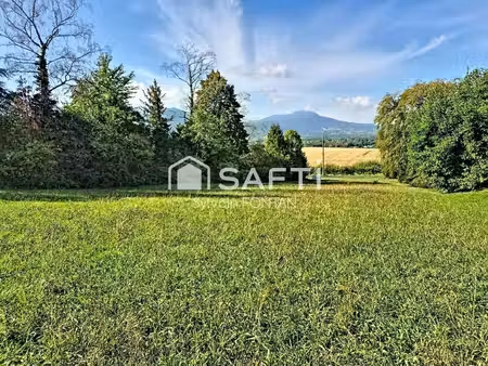 libre de constructeur  au calme  1200 m²  emprise au sol 300 m²