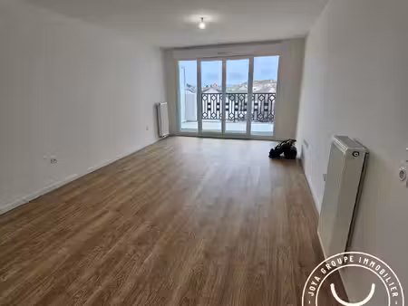 location t3 vide - le blanc-mesnil