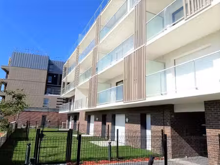 beau t2 avec terrasse et parking à lesquin