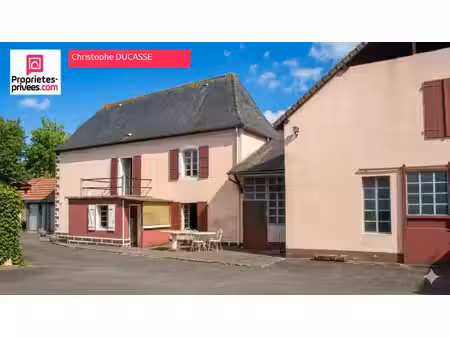 maison familiale avec de vastes dépendances