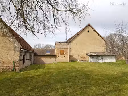 fermette avec grange  possibiilité de projets divers  toury-lurcy