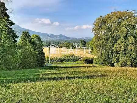 libre de constructeur  au calme  1000 m²  emprise au sol 250 m²