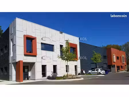 local bureaux 671 m²