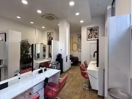 local coiffure 57 m²