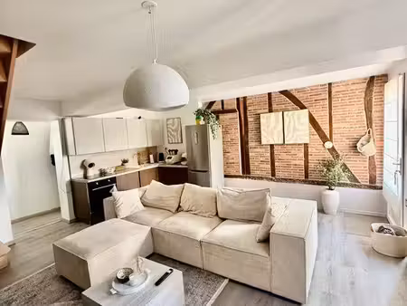 maison rénovée 2024 – 3 chambres – terrasse 60 m² – terrain 250 m² – 3 stationnements