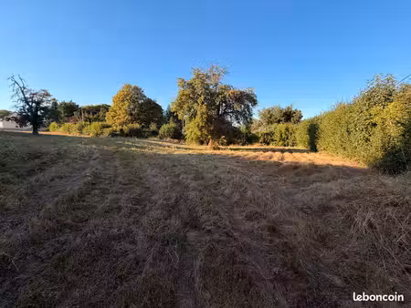 grand terrain à bâtir d’environ 2 000 m² – sans vis à vis – cu obtenu - viabilisation en c