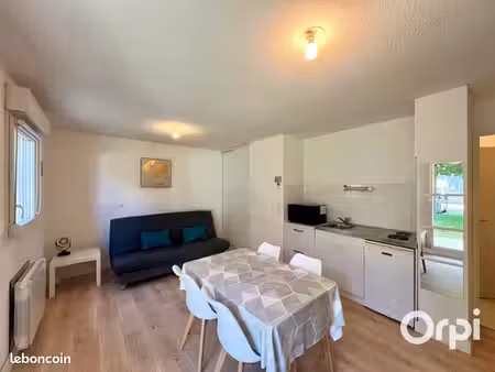 studio 1 pièce 28 m²