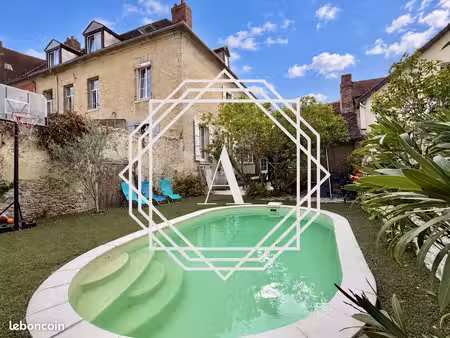 maison 7 pièces 205 m²