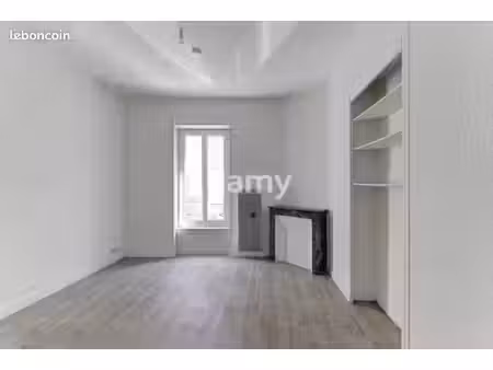 studio 1 pièce 27 m²