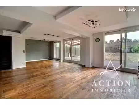 maison 9 pièces 208 m²