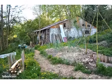 ?grand terrain 4 500m2 + maison a réhabiliter ?