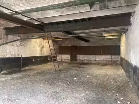 hangar 137 m2 au sol