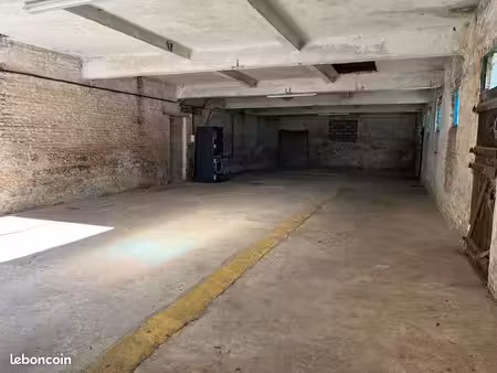 hangar / local professionnel de 292 m² avec bureau – espaces de stockage