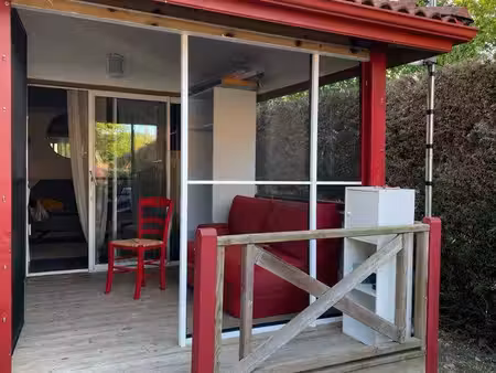 superbe chalet en bois dans camping tranquille