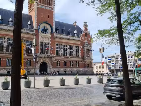 local face à la mairie de dunkerque