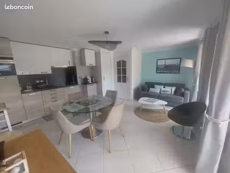 t3 de 45 m² avec grand balcon plein sud à stella-plage