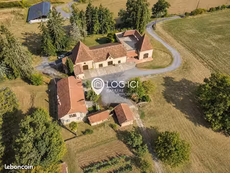 maison 7 pièces 270 m²