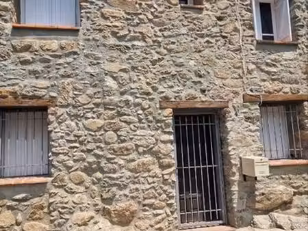 maison de caractère en pierres au cœur du pays catalan située à las illas hameau de maurei