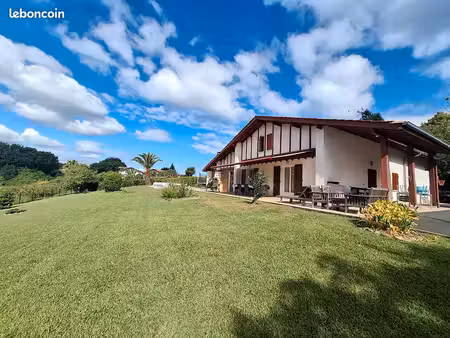 maison 8 pièces 215 m²