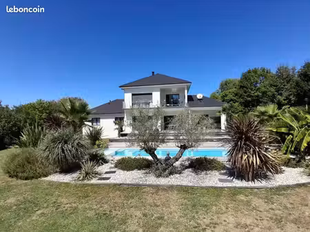 maison contemporaine 214 m² – piscine chauffée – terrain 3 200 m² – dpe a