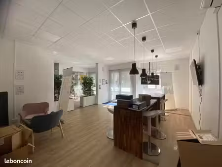 commerce 96 m²