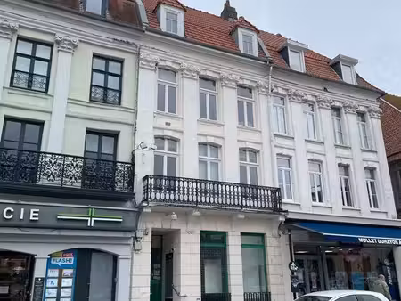 immeuble indépendant de bureau / commerce grand place aire-sur-la-lys