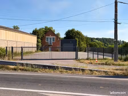 bureau + bâtiment à louer