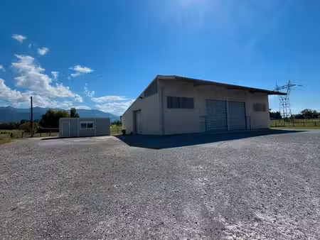 à louer - local d’activité de 288m2 plus 40m2 d'algeco sur terrain de 2500 m2 - asson (64)