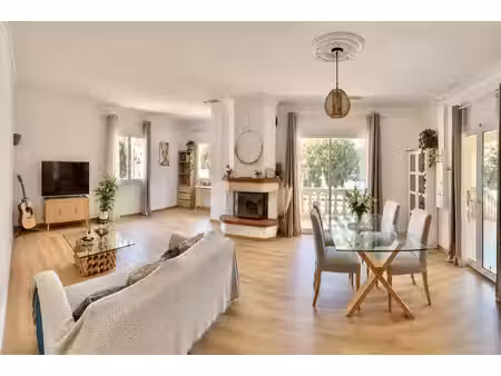 castries appartement t4 de 110 m2 avec terrasse et jardin