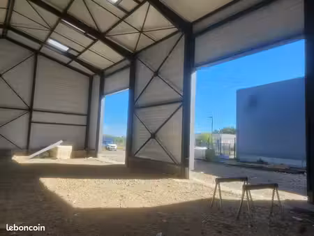 local d'activité 305 m²