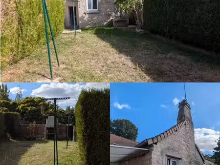 maison en pierre avec jardin
