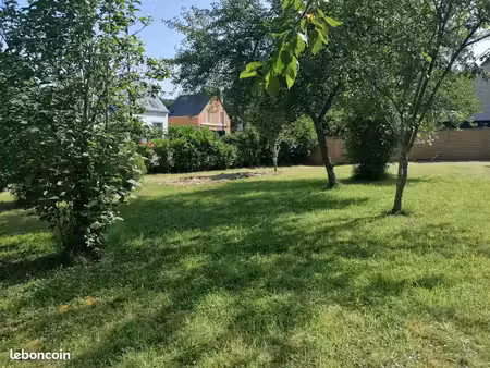 rare : joli terrain à bâtir entre ville et nature