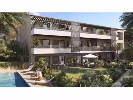 saint-tropez  4 pièces en dernier étage avec terrasse  piscine et parking