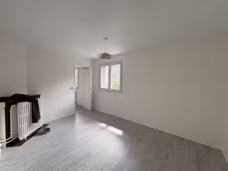 appartement 2 pièces + cellier extérieur + parking extérieur
