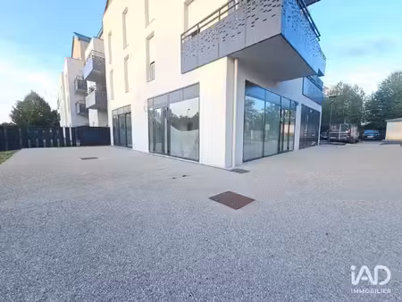 location commerce 150 m² à lieusaint (77127)