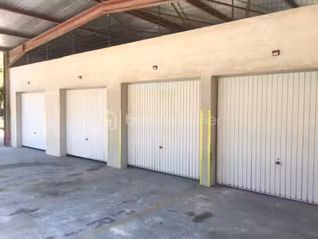 parking de 160 m² à cluses