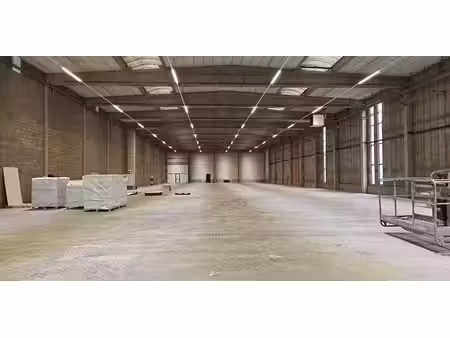 bâtiment d’entreprise à louer à antwerpen pour € 9.663