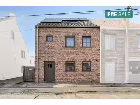 instapklare energiezuinige halfopen bebouwing in poeke te koop