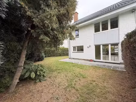 superbe maison de 233m²  3 chambres  jardin et garage