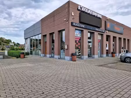 commerce avec excellente visibilité dans zoning commercial
