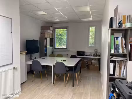 location bureau individuel 25m2 quartier université