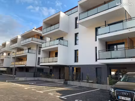 t4 97 m² – dernier étage – terrasse – vue montagnes – garage + 2 parkings – vendu loué à c