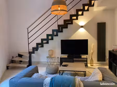 à louer à teyran – maison meublée jumelée d’un côté  t3 de 64 m² entièrement rénovée (1 ch