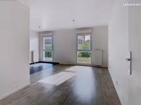 grand studio 33 m² plein sud – dpe b – parking couvert – potentiel 2 pièces