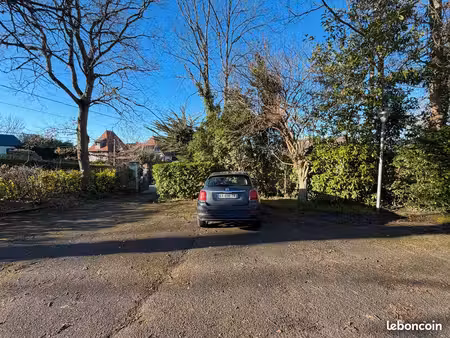 parking extérieur dans une villa villers sur mer