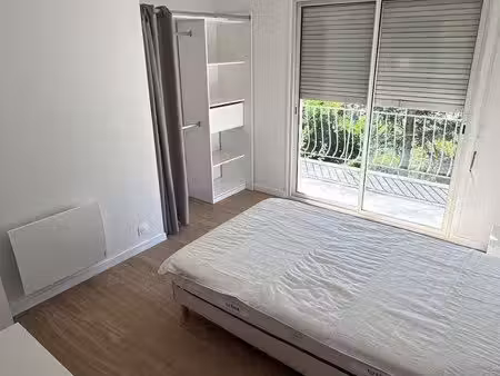chambre meublée avec balcon - proche saint serge